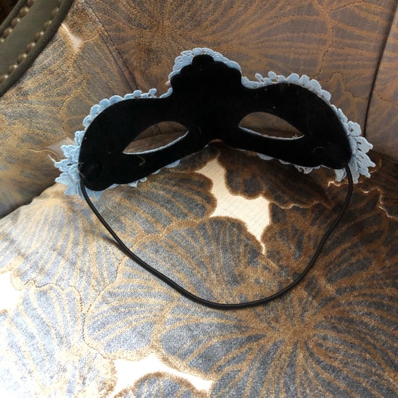 Masquerade mask Light blue. Never worn. - Picture 2 of 2
